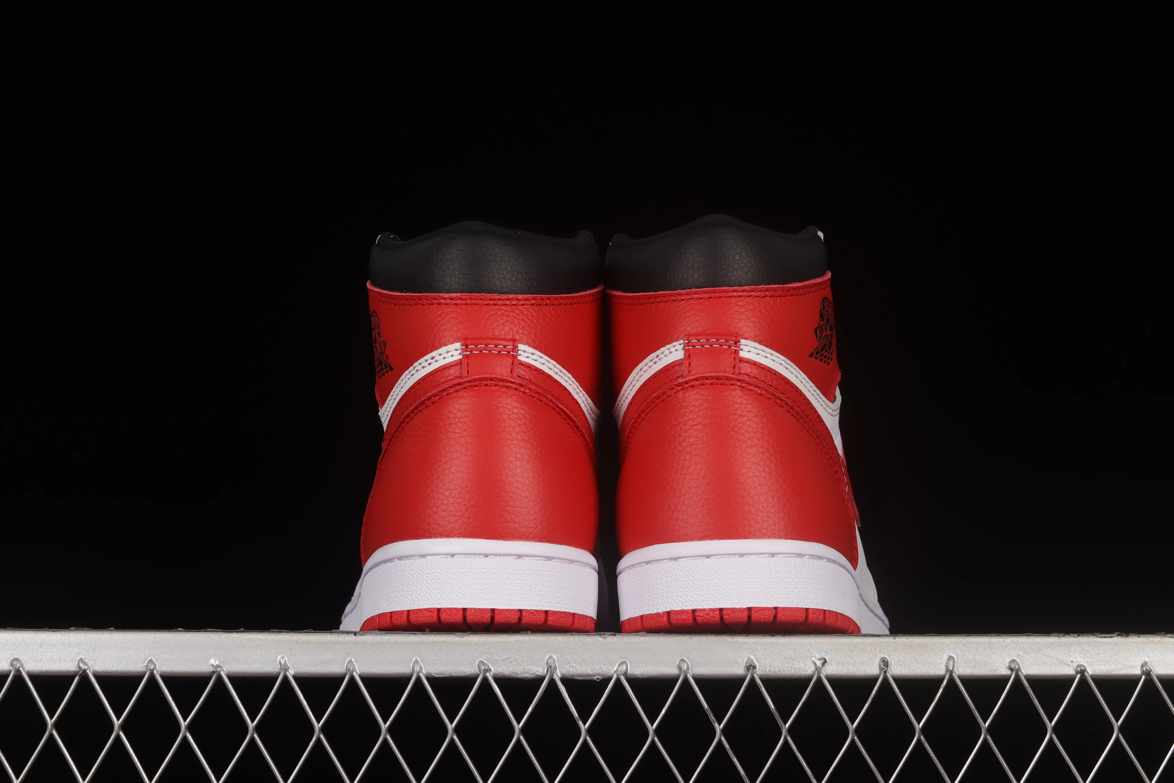 All categories Air Jordan Jordan series basketball shoes Air Jordan 1 High Air Jordan 1 High OG AJ1 Joe 1 white and red retro high-top cultural basketball shoes 555088-161